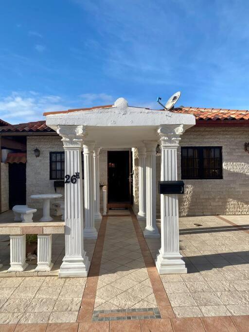 3-Bedroom Villa With A Jacuzzi Noord Luaran gambar