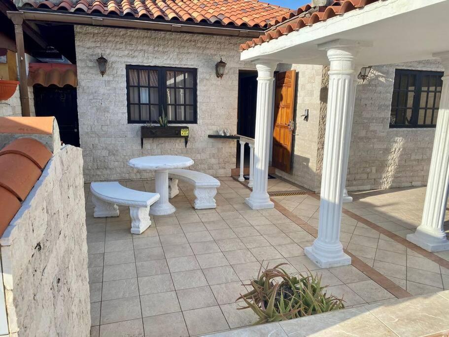 3-Bedroom Villa With A Jacuzzi Noord Luaran gambar